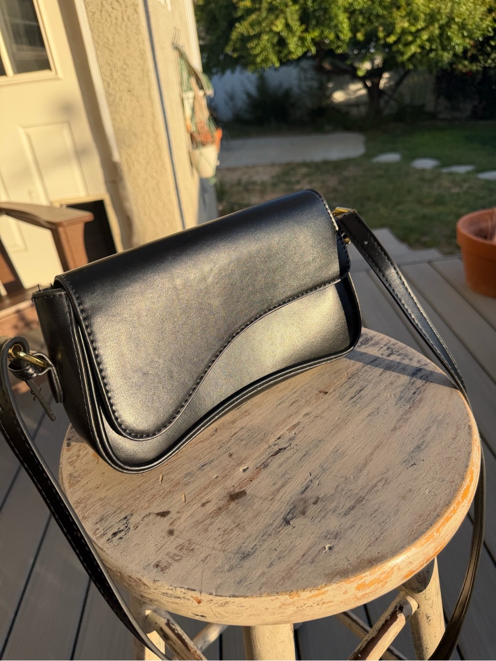 Classic Black Women's Crossbody Bag - Sleek Minimal Design